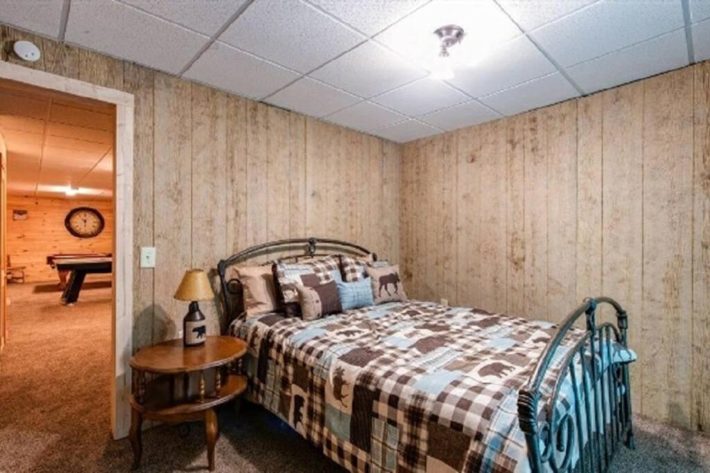 Bearfootin' Retreat In The Great Smoky Mountains Pigeon Forge
