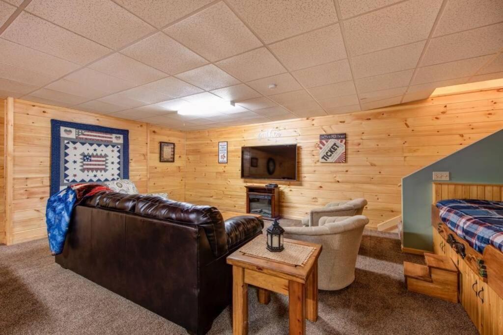 Bearfootin' Retreat In The Great Smoky Mountains