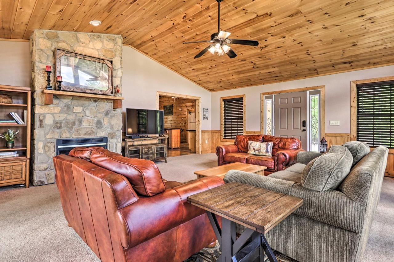 Log Cabin With Deck And Hot Tub 5 Mi To Dollywood!