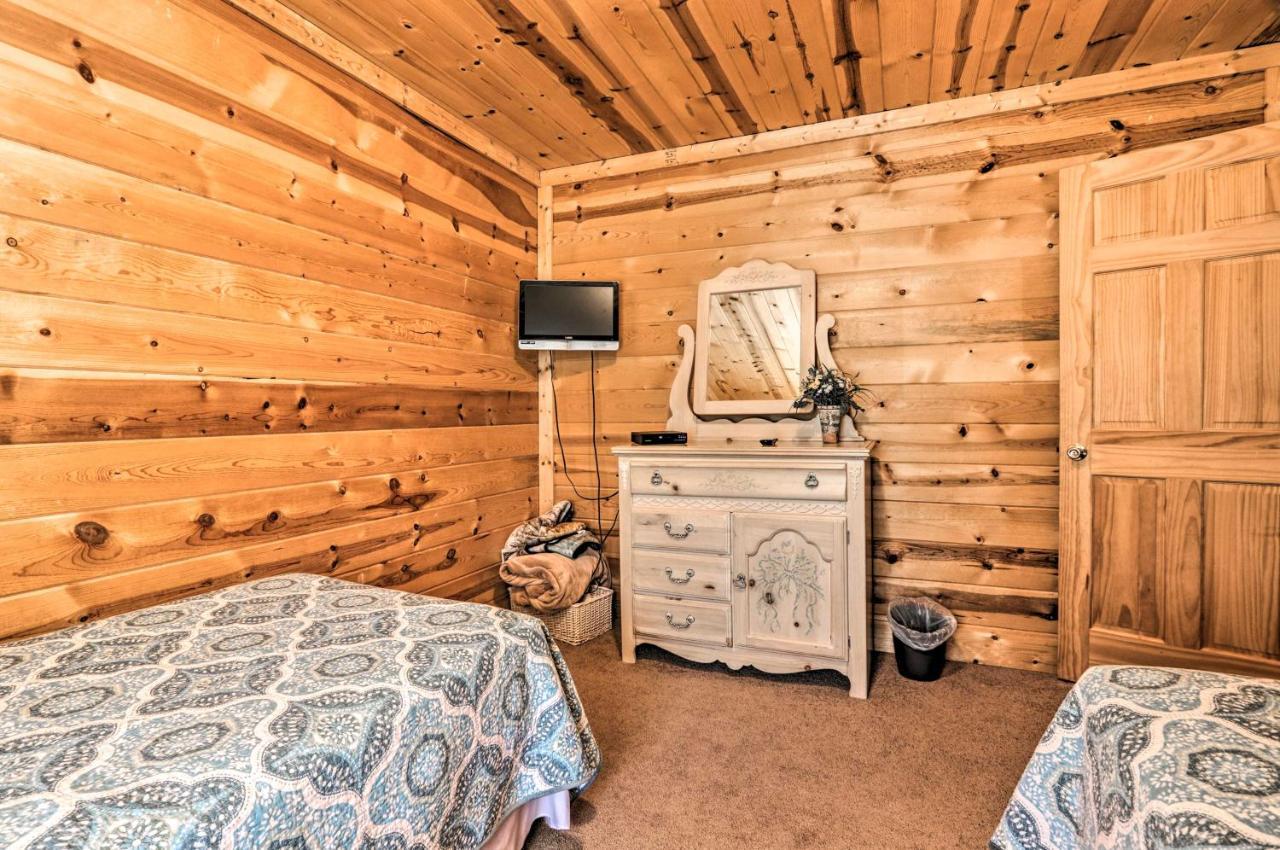 Holiday home Log Cabin With Deck And Hot Tub 5 Mi To Dollywood! Pigeon Forge