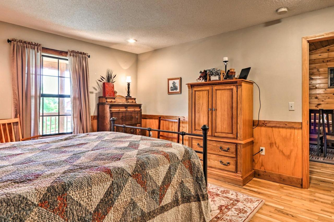 Log Cabin With Deck And Hot Tub 5 Mi To Dollywood! Holiday home *