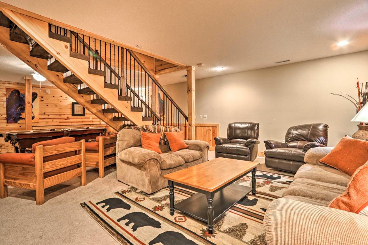 Holiday home Log Cabin With Deck And Hot Tub 5 Mi To Dollywood!