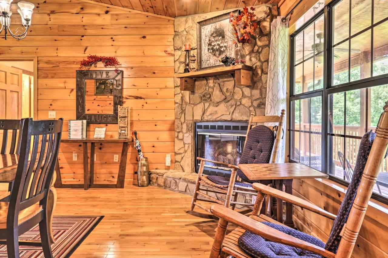 Holiday home Log Cabin With Deck And Hot Tub 5 Mi To Dollywood! Pigeon Forge