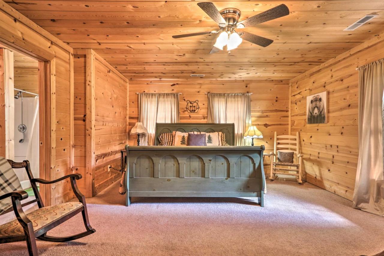 Log Cabin With Deck And Hot Tub 5 Mi To Dollywood! Holiday home Pigeon Forge
