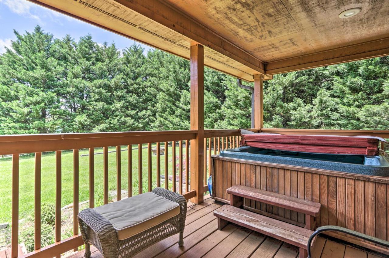 Holiday home Log Cabin With Deck And Hot Tub 5 Mi To Dollywood! *