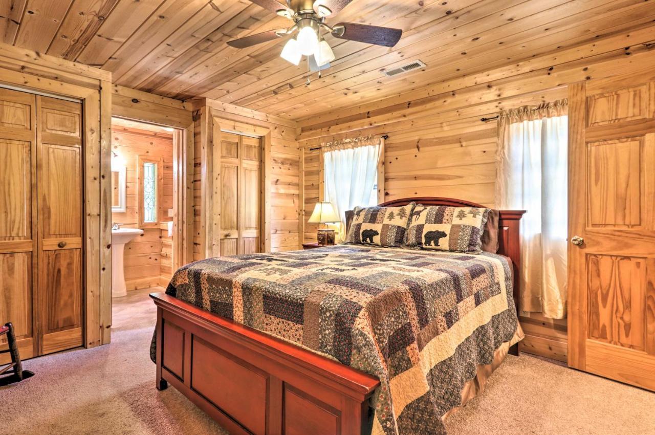 Holiday home Log Cabin With Deck And Hot Tub 5 Mi To Dollywood! Pigeon Forge
