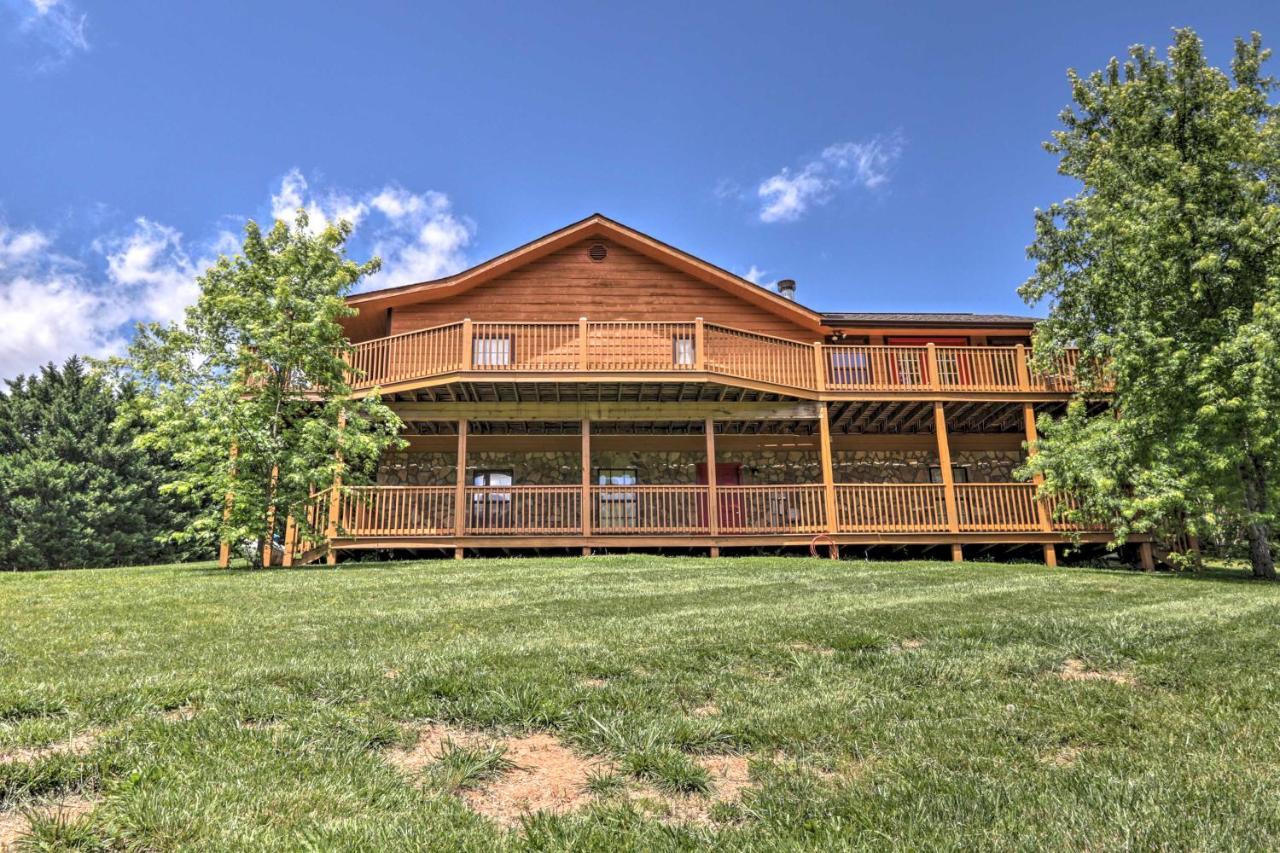 Log Cabin With Deck And Hot Tub 5 Mi To Dollywood! *