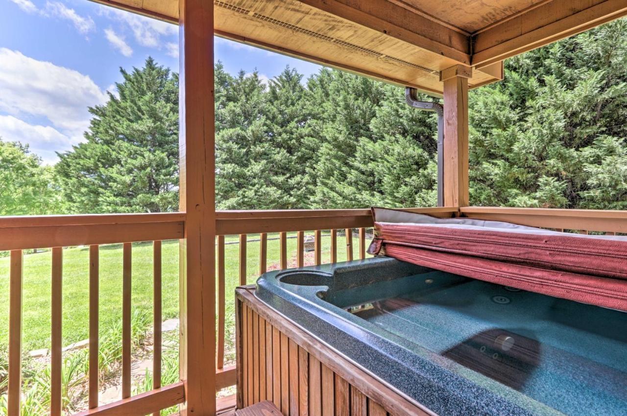Log Cabin With Deck And Hot Tub 5 Mi To Dollywood!