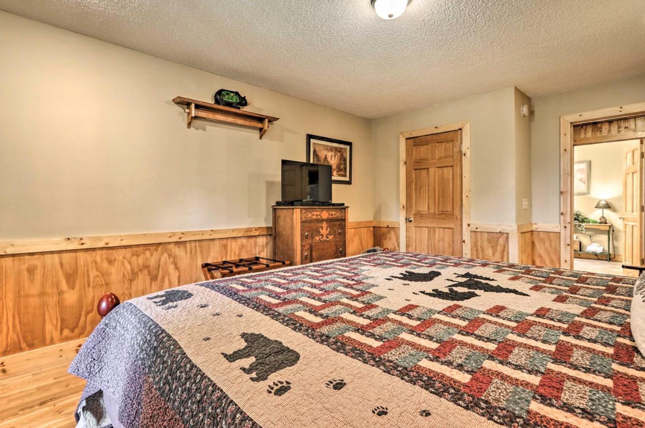 Log Cabin With Deck And Hot Tub 5 Mi To Dollywood! Holiday home