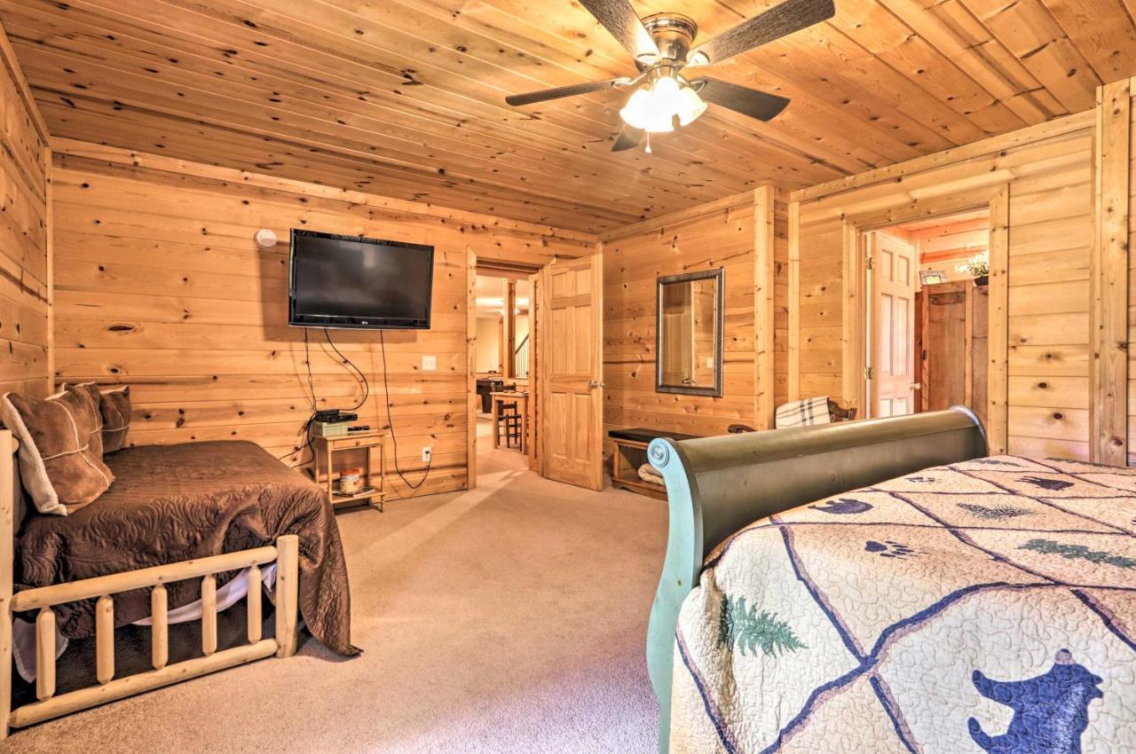 Log Cabin With Deck And Hot Tub 5 Mi To Dollywood! Holiday home