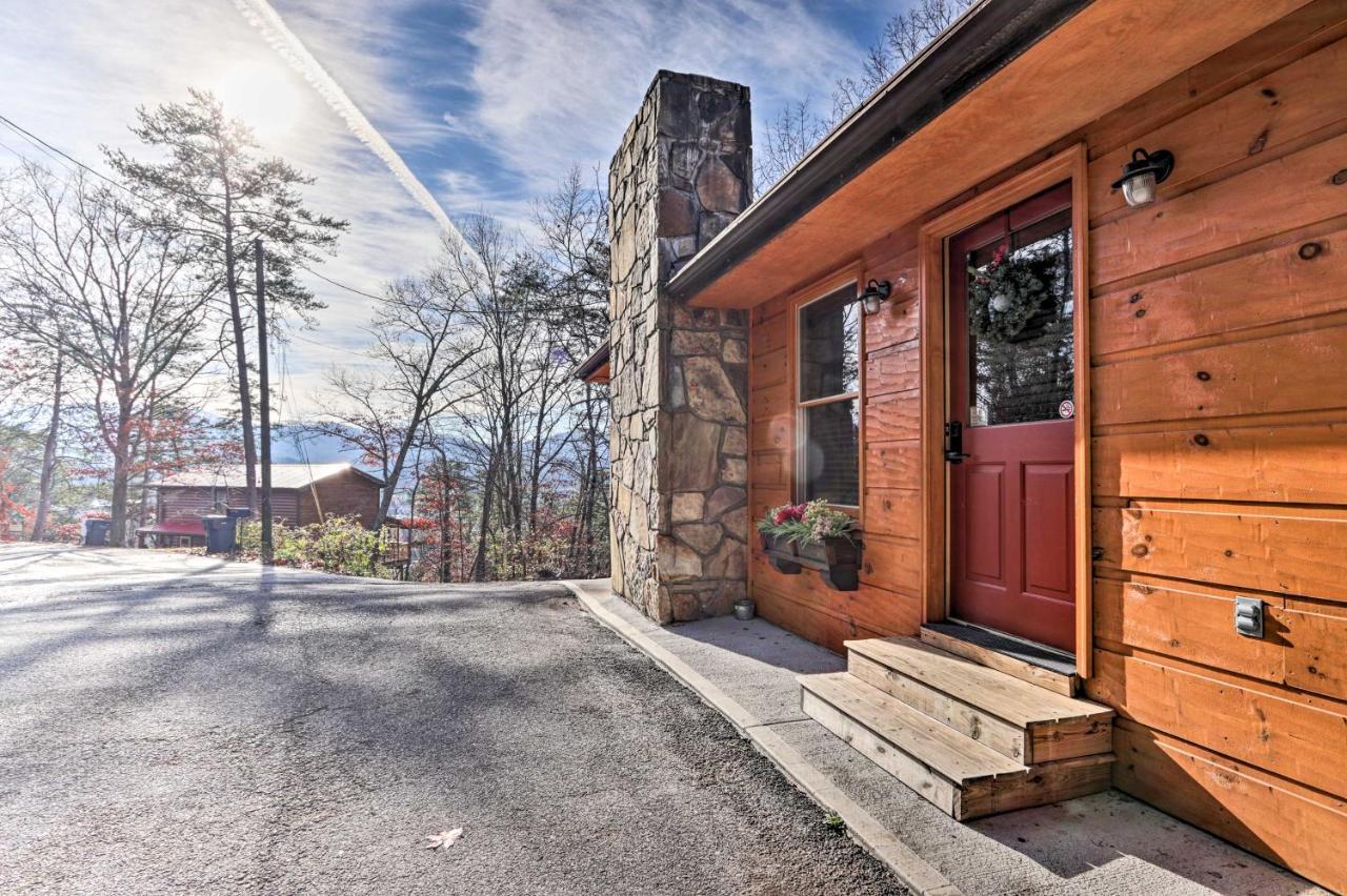 Holiday home Luxe With Hot Tub, Theater, Pool Table, Arcade *