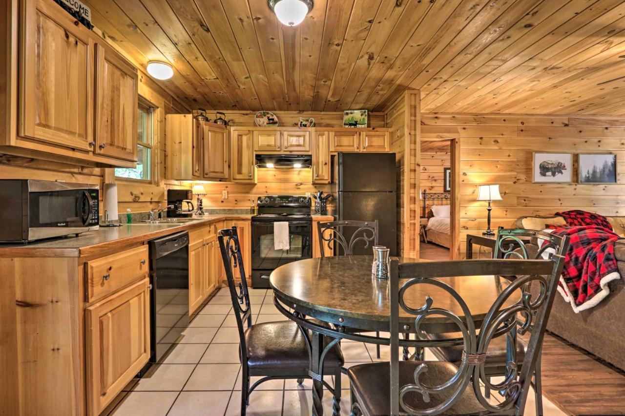 With Deck And Fireplace Less Than 3 Mi To Dollywood! * Pigeon Forge