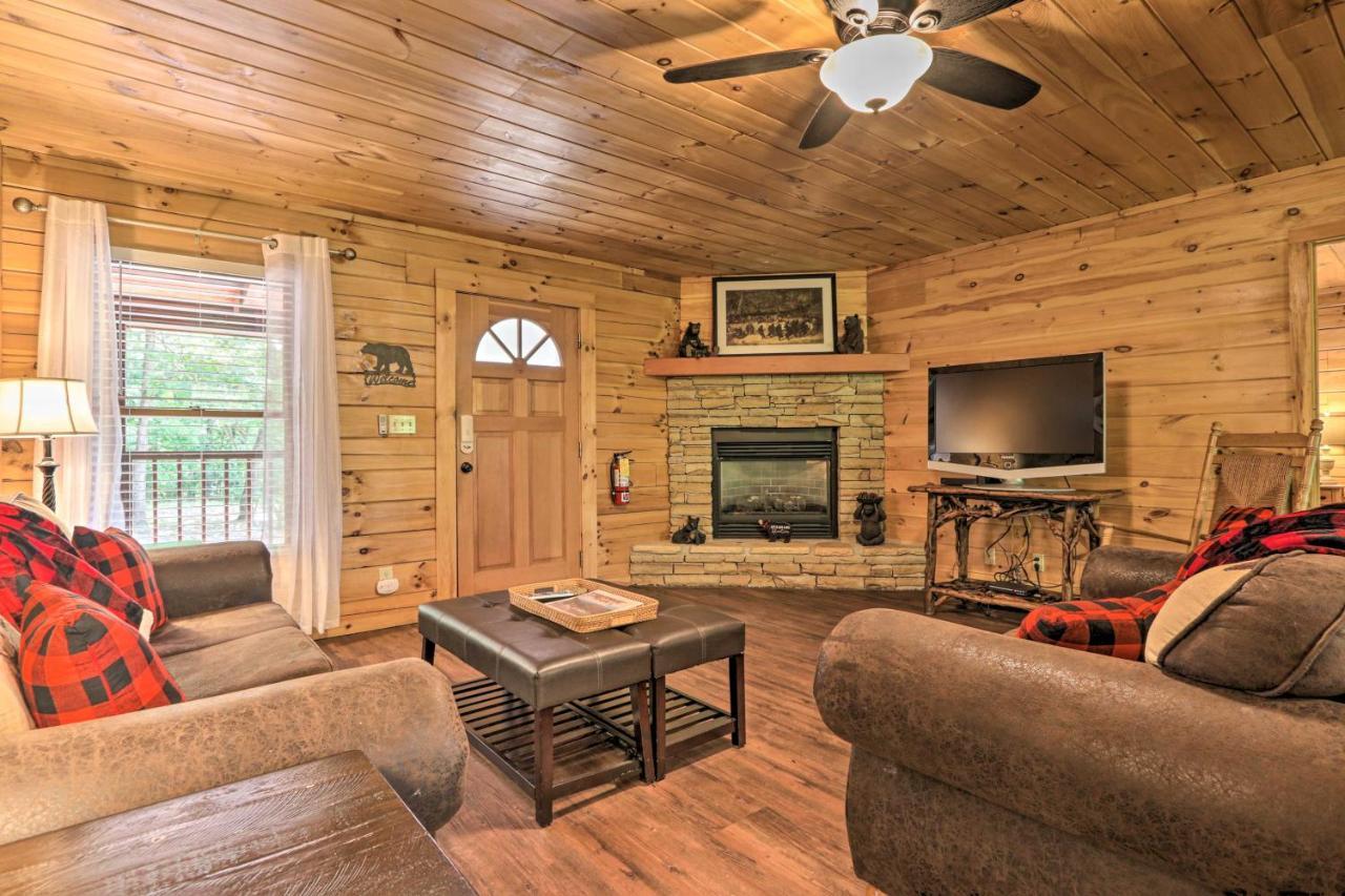 With Deck And Fireplace Less Than 3 Mi To Dollywood! Holiday home