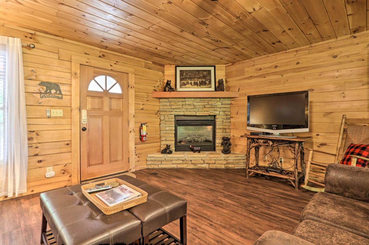With Deck And Fireplace Less Than 3 Mi To Dollywood! Holiday home Pigeon Forge