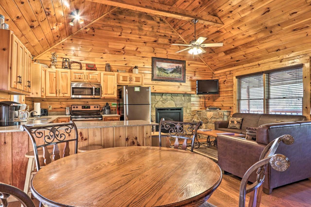 Smoky Mountain With Game And Hot Tub! Holiday home