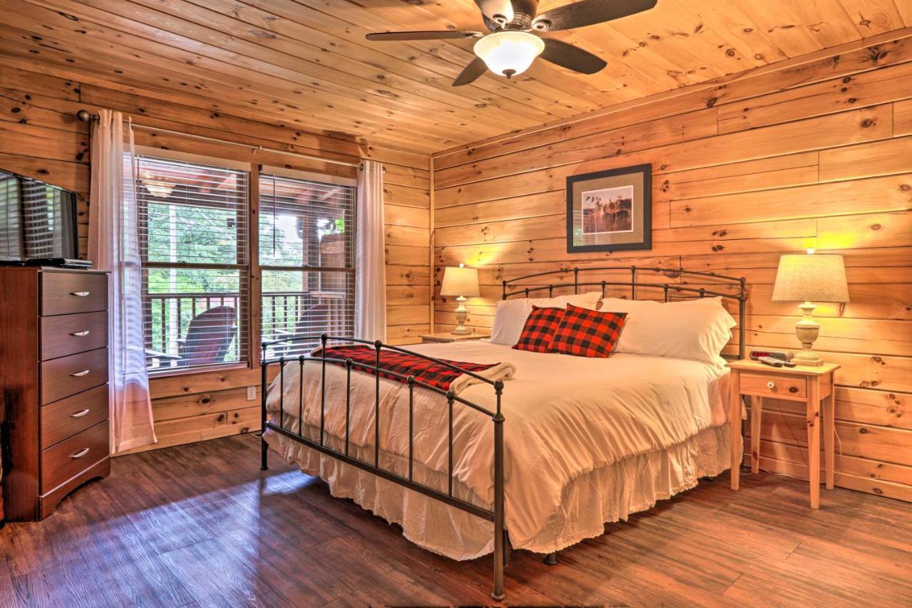 With Deck And Fireplace Less Than 3 Mi To Dollywood! *