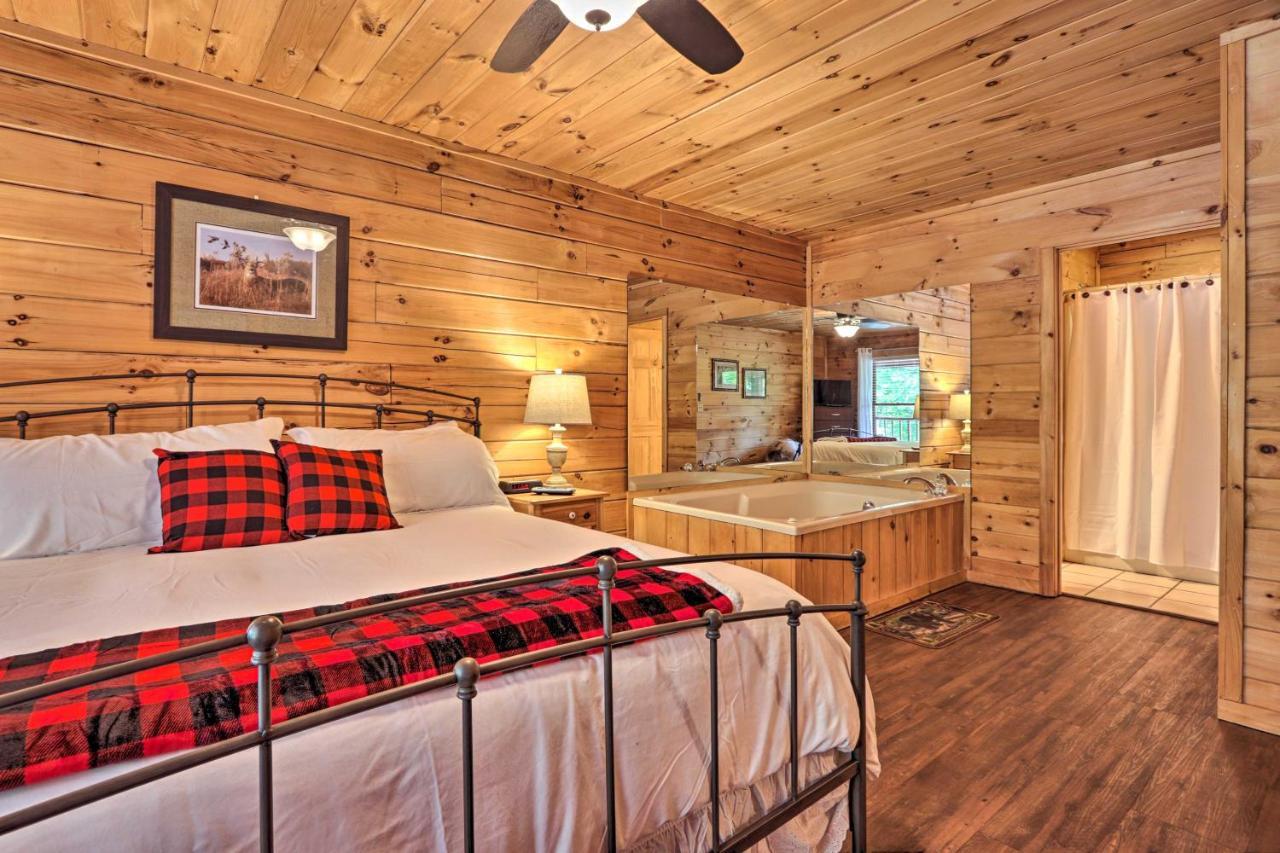 Holiday home With Deck And Fireplace Less Than 3 Mi To Dollywood! Pigeon Forge