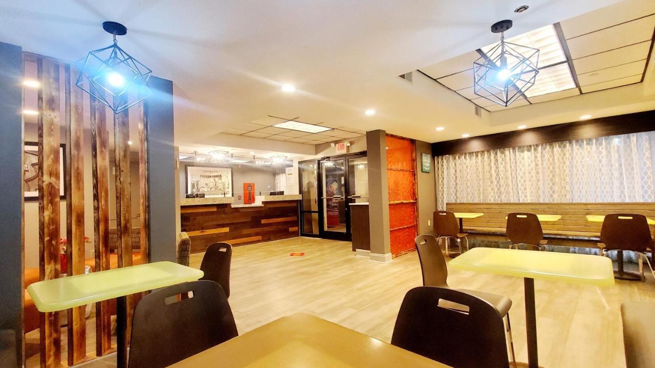 Super 8 By Wyndham Pigeon Forge-emert St Hotel 3*