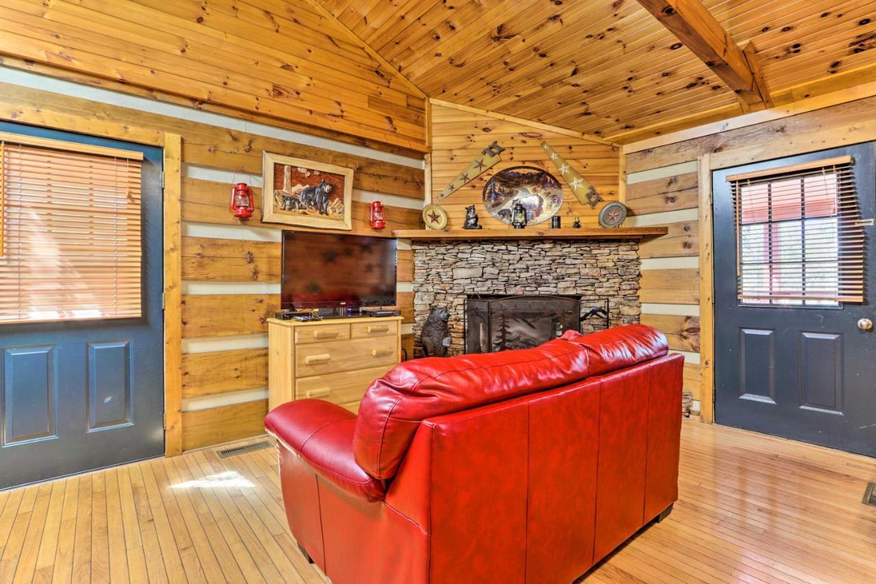Cabin With Waterfall And Hot Tub, 1 Mi To Parkway! *