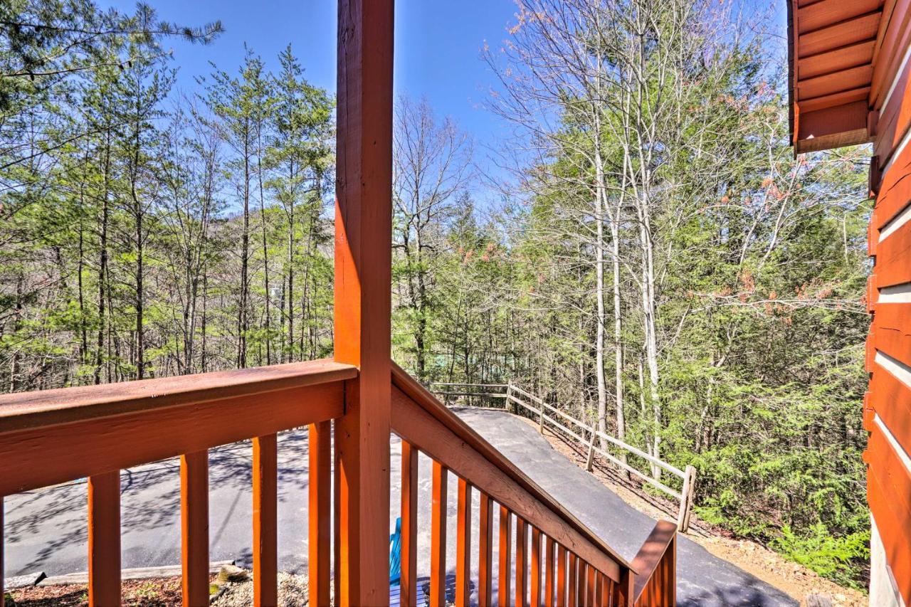 Cabin With Waterfall And Hot Tub, 1 Mi To Parkway! * Pigeon Forge