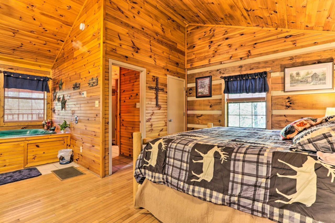 Cabin With Waterfall And Hot Tub, 1 Mi To Parkway!