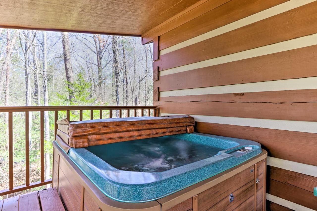 Cabin With Waterfall And Hot Tub, 1 Mi To Parkway! * Pigeon Forge