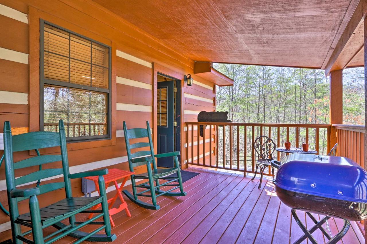 Cabin With Waterfall And Hot Tub, 1 Mi To Parkway! *