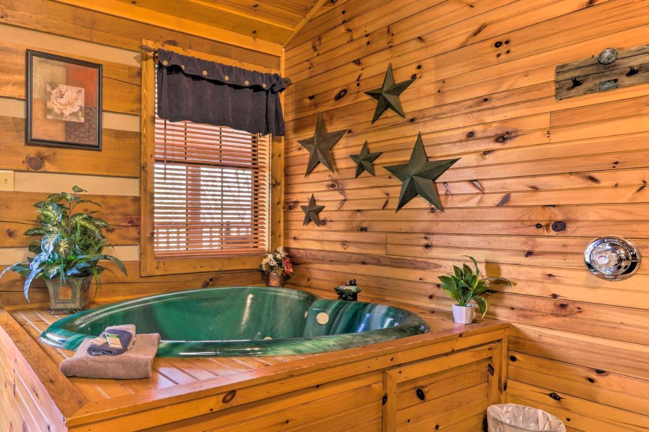 Cabin With Waterfall And Hot Tub, 1 Mi To Parkway! * Pigeon Forge