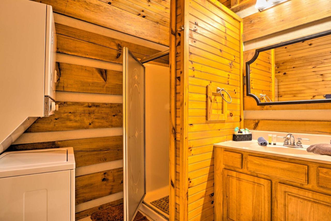 Cabin With Waterfall And Hot Tub, 1 Mi To Parkway! * Pigeon Forge