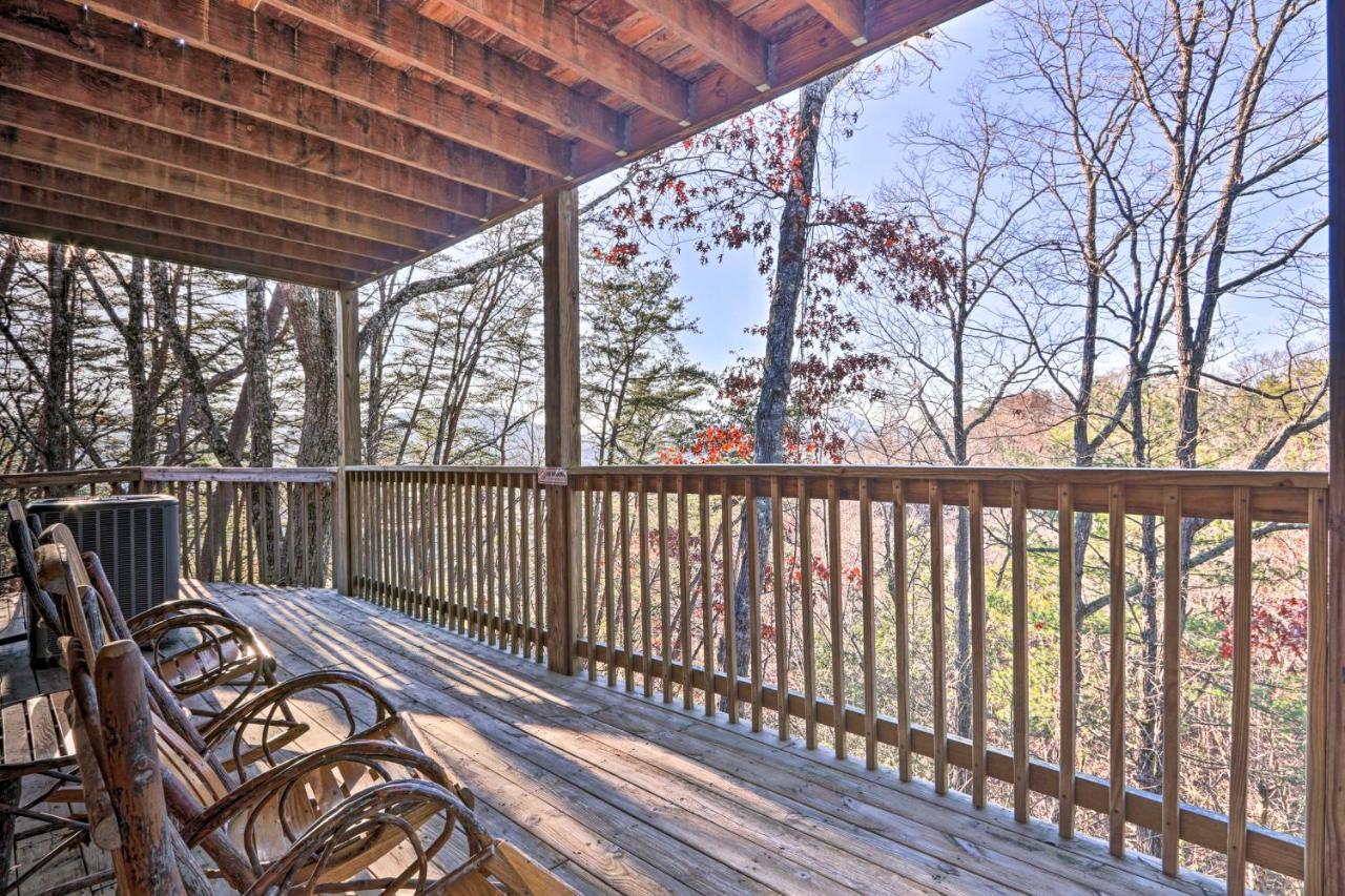 Holiday home Luxe With Hot Tub, Theater, Pool Table, Arcade Pigeon Forge