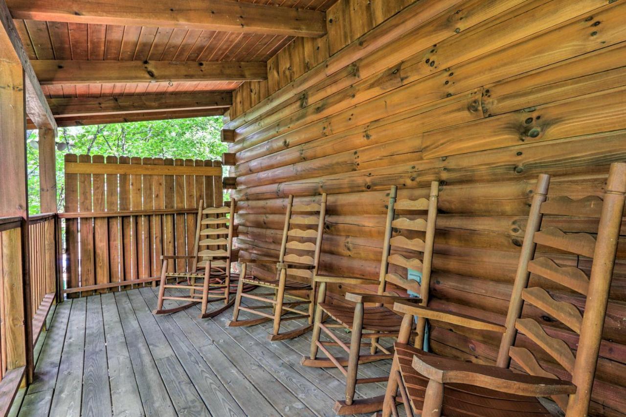 With Deck And Fireplace Less Than 3 Mi To Dollywood!