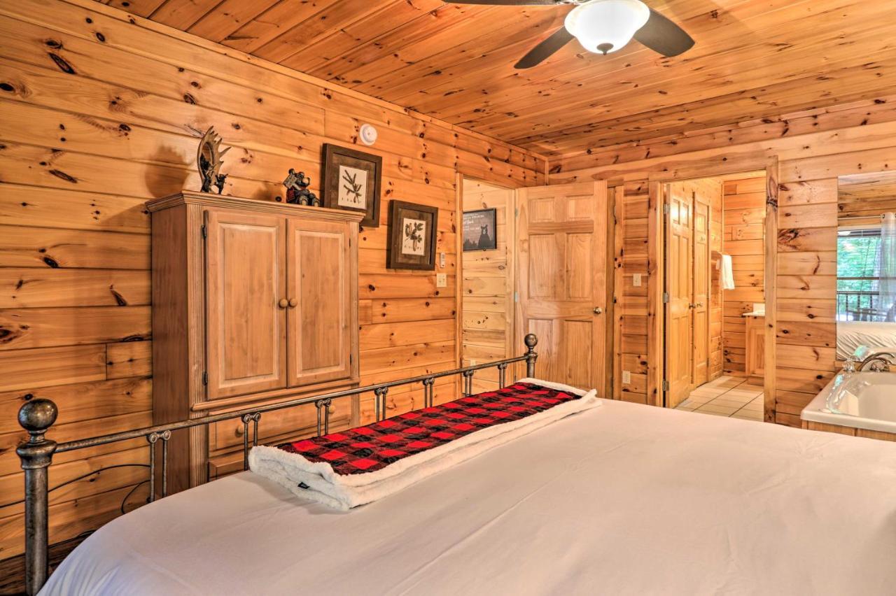 Holiday home With Deck And Fireplace Less Than 3 Mi To Dollywood! Pigeon Forge