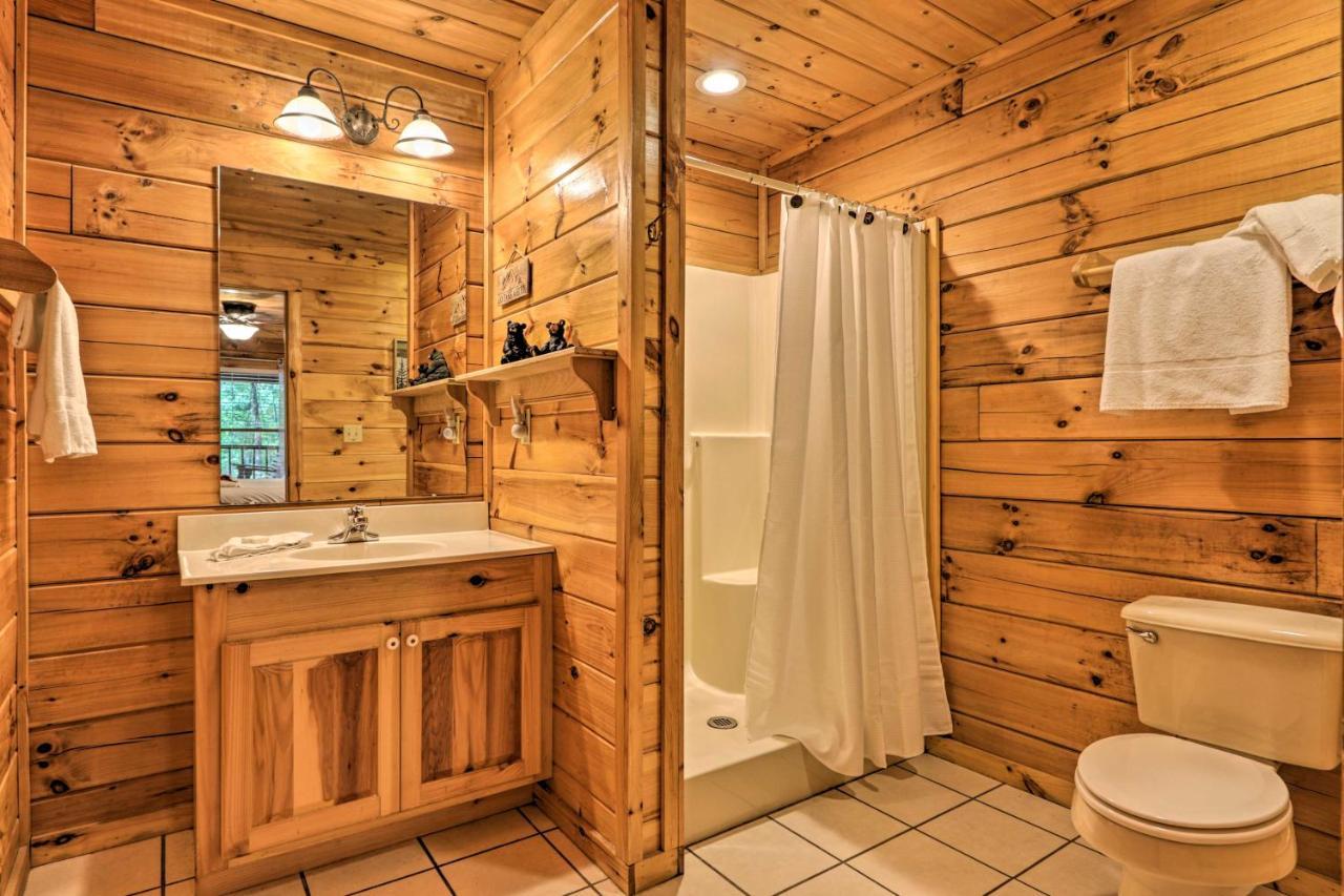 Holiday home With Deck And Fireplace Less Than 3 Mi To Dollywood! *