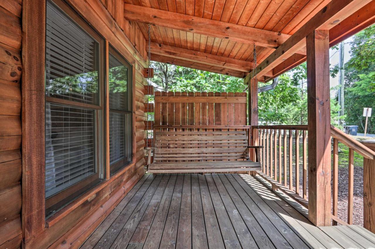 With Deck And Fireplace Less Than 3 Mi To Dollywood! Holiday home