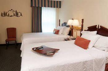 Hampton & On The Parkway Hotel 3*