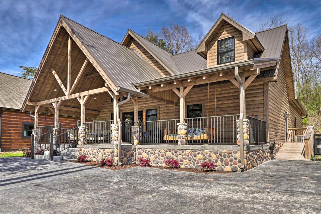 Holiday home Riverfront With Hot Tub - 3 Miles To Dollywood