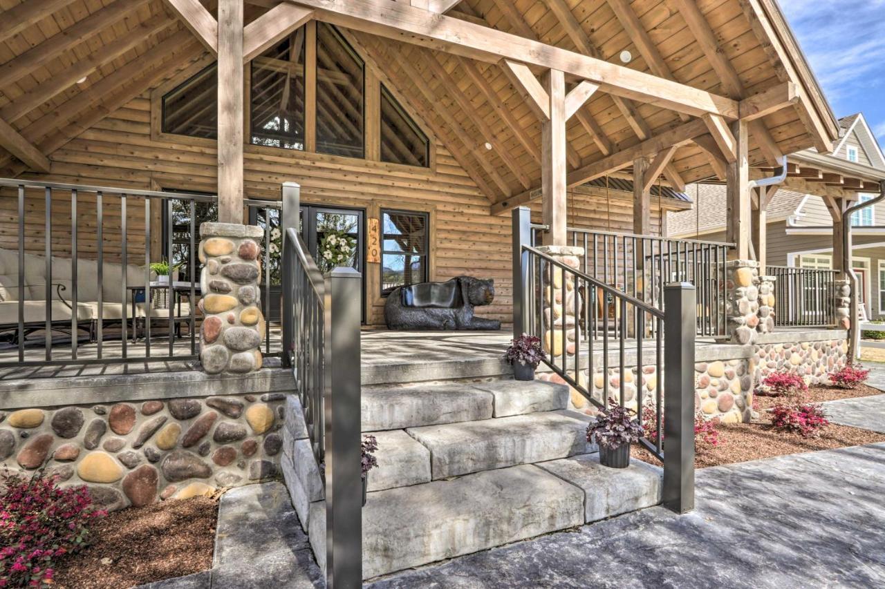 Holiday home Riverfront With Hot Tub - 3 Miles To Dollywood Pigeon Forge