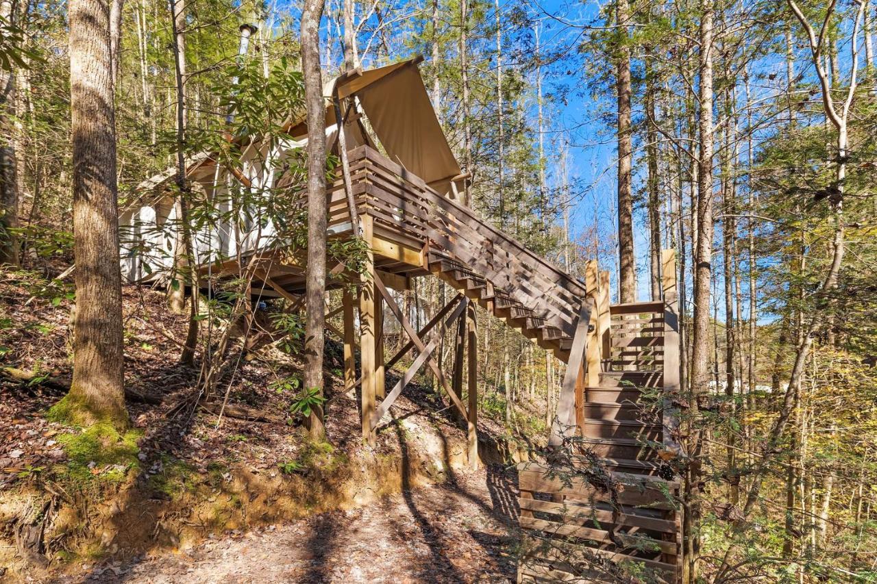 Luxury tent Under Canvas Great Smoky Mountains