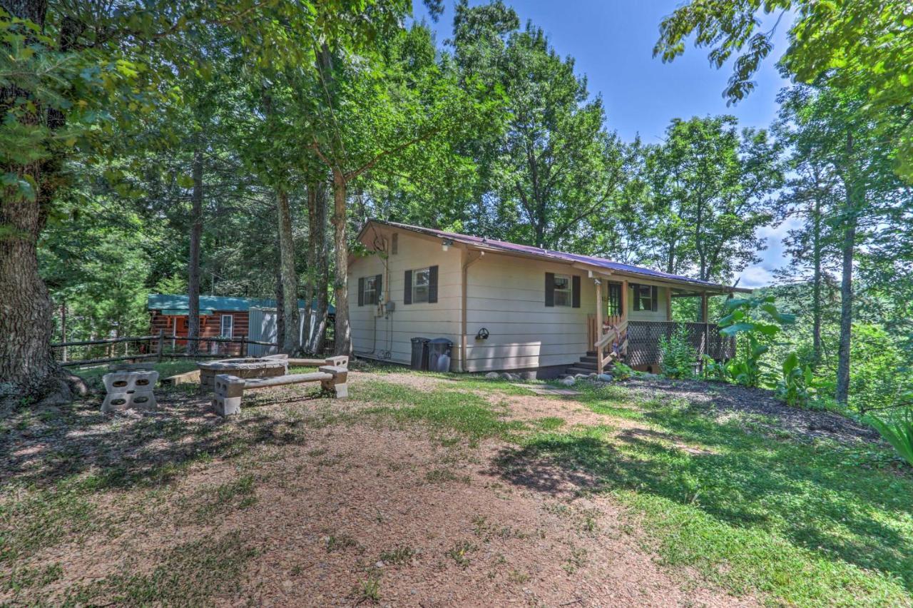 Holiday home Peaceful Pigeon Forge Cabin With Fire Pit!
