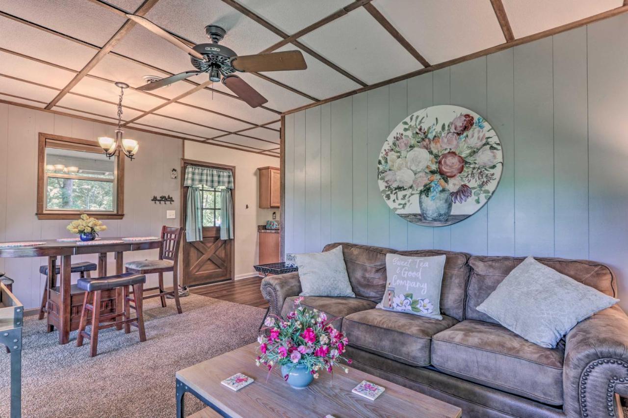 Holiday home Peaceful Pigeon Forge Cabin With Fire Pit! *