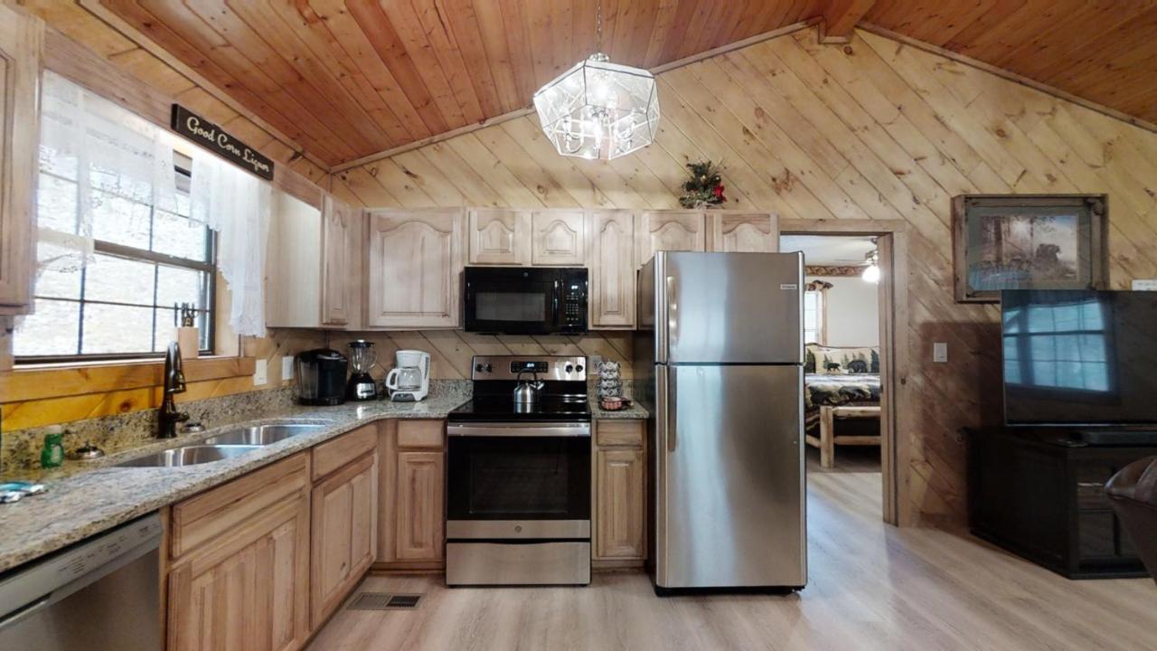 Little Mountain Hideaway * Pigeon Forge