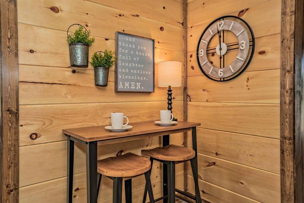 Holiday home Shelter Me - 5 Miles To Dollywood , Hot Tub, Wi-fi, Game Pigeon Forge