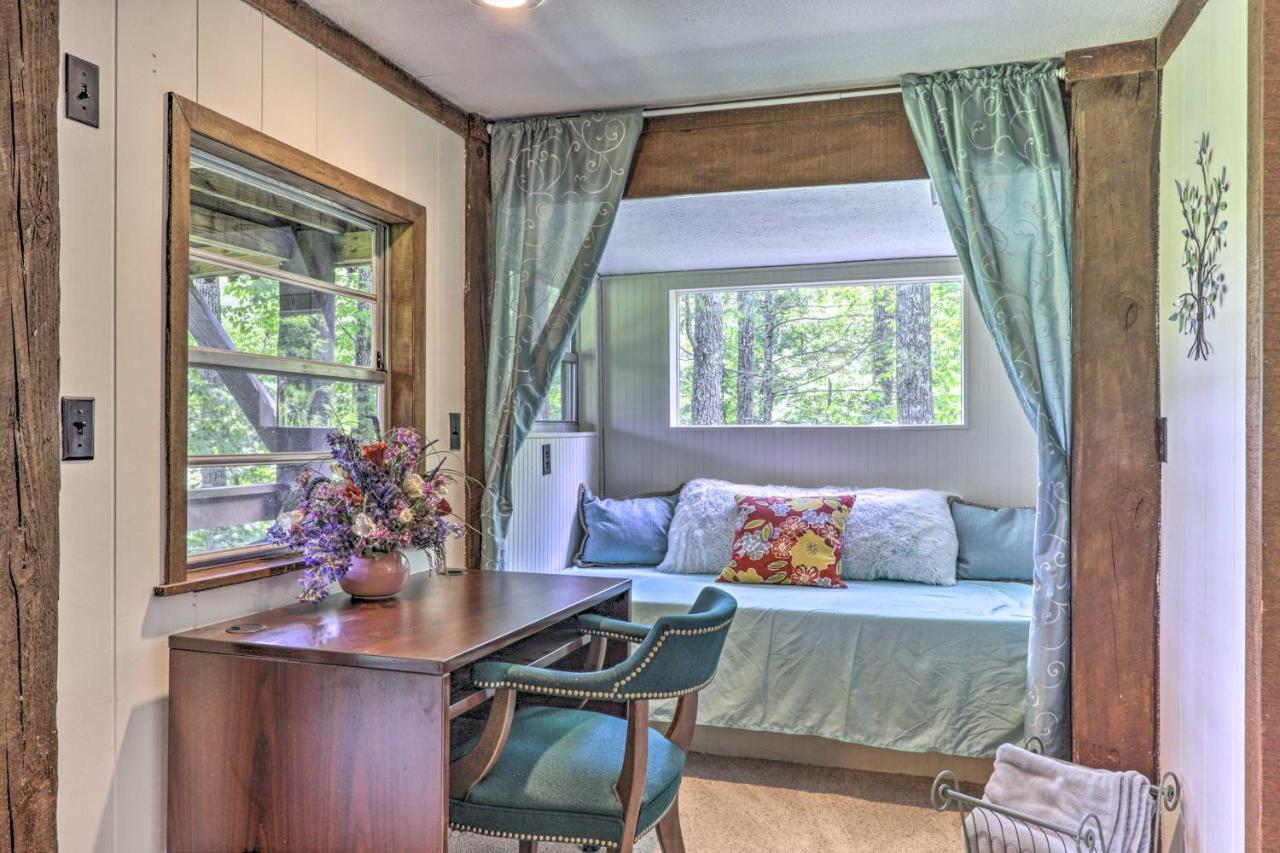 Peaceful Pigeon Forge Cabin With Fire Pit!