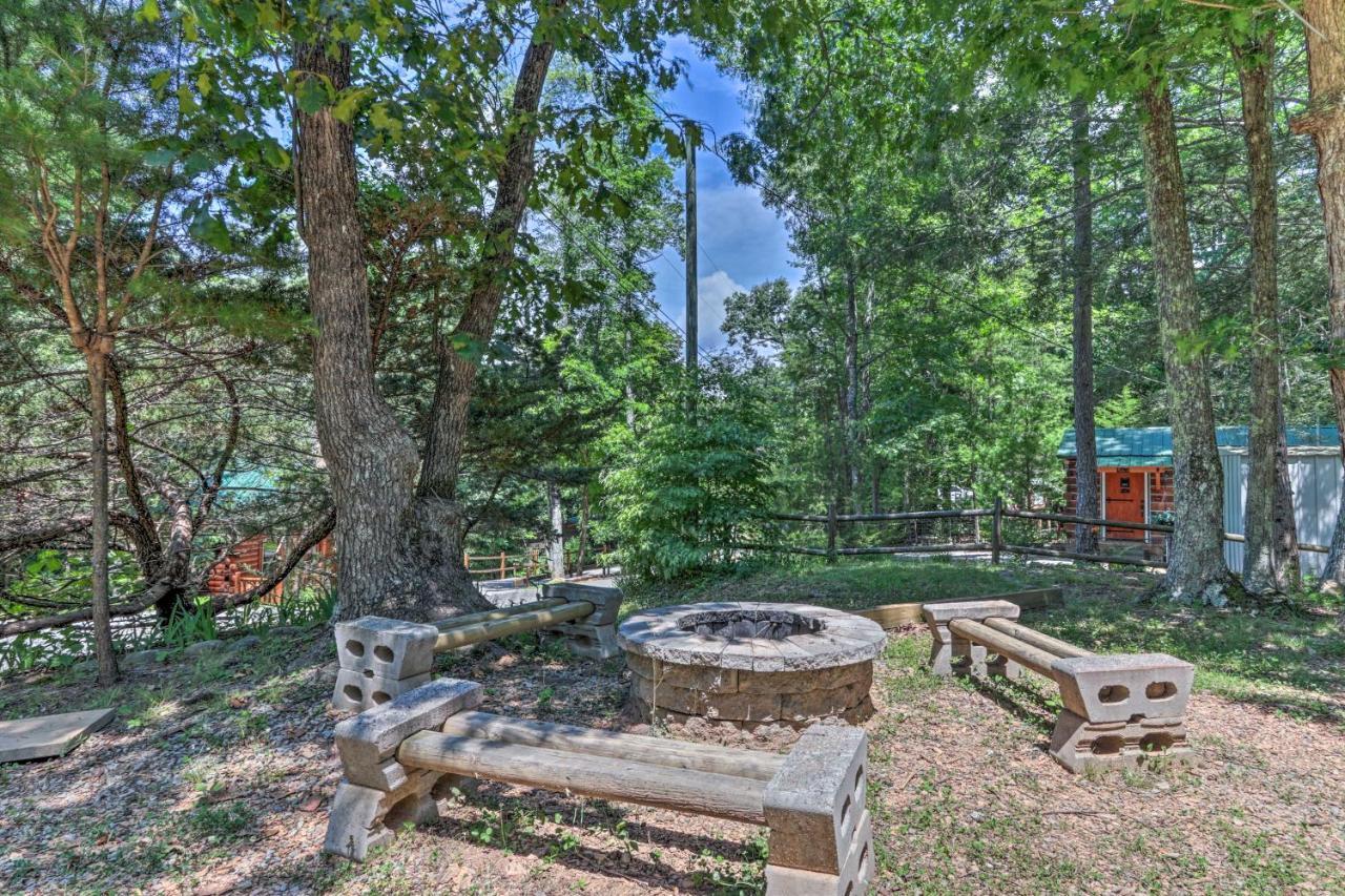 Holiday home Peaceful Pigeon Forge Cabin With Fire Pit!