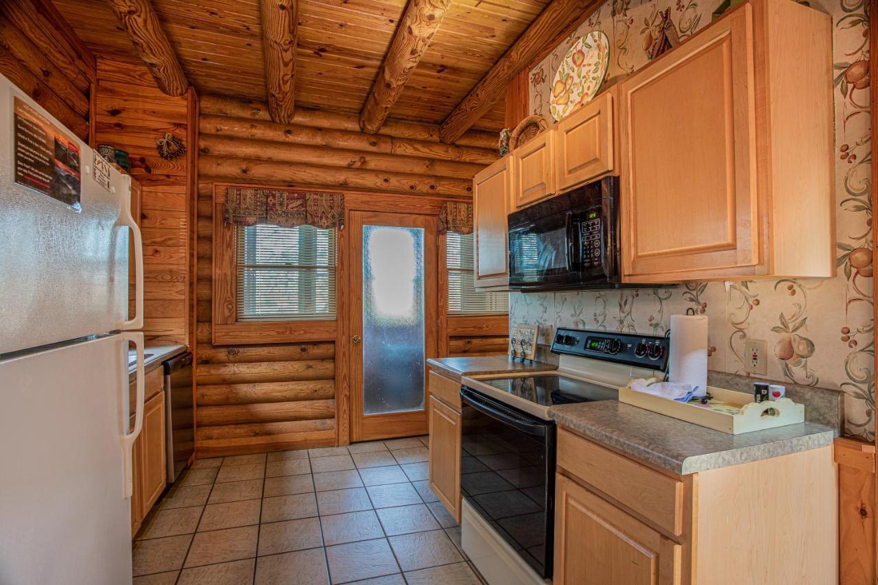 Great Wolf Cabin In Pigeon Forge! Holiday home Pigeon Forge