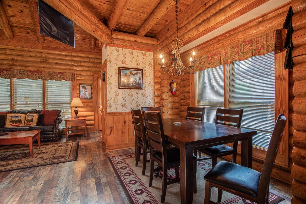 Holiday home Great Wolf Cabin In Pigeon Forge!