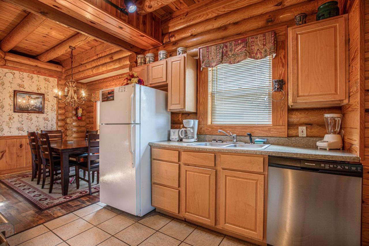 Great Wolf Cabin In Pigeon Forge! Holiday home