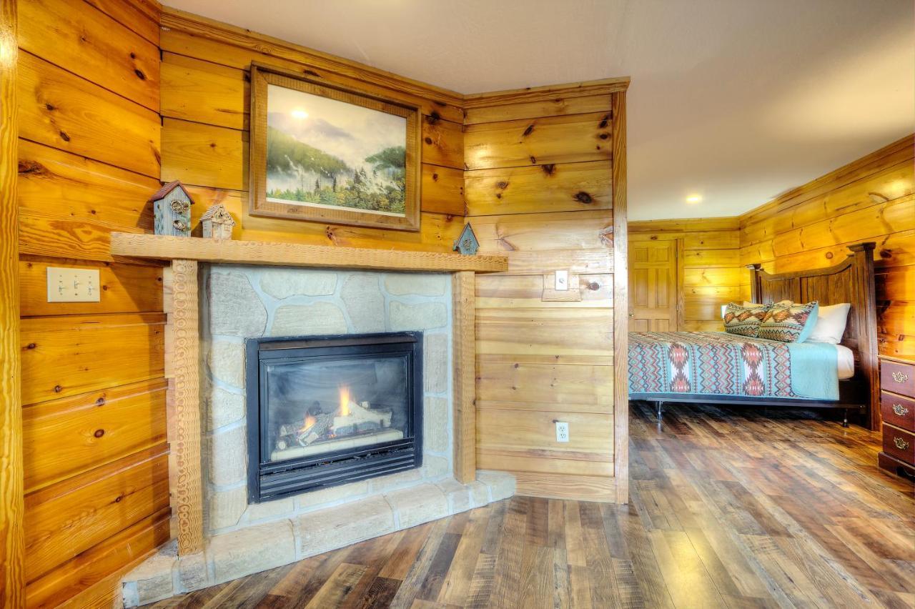 Holiday home Great Wolf Cabin In Pigeon Forge!
