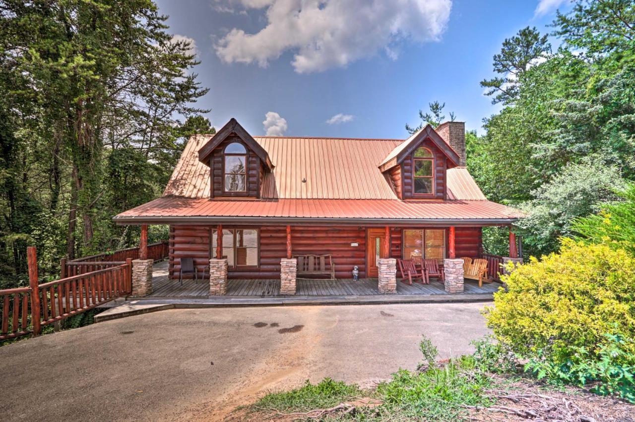 Holiday home Getaway With Covered Patio And Hot Tub!