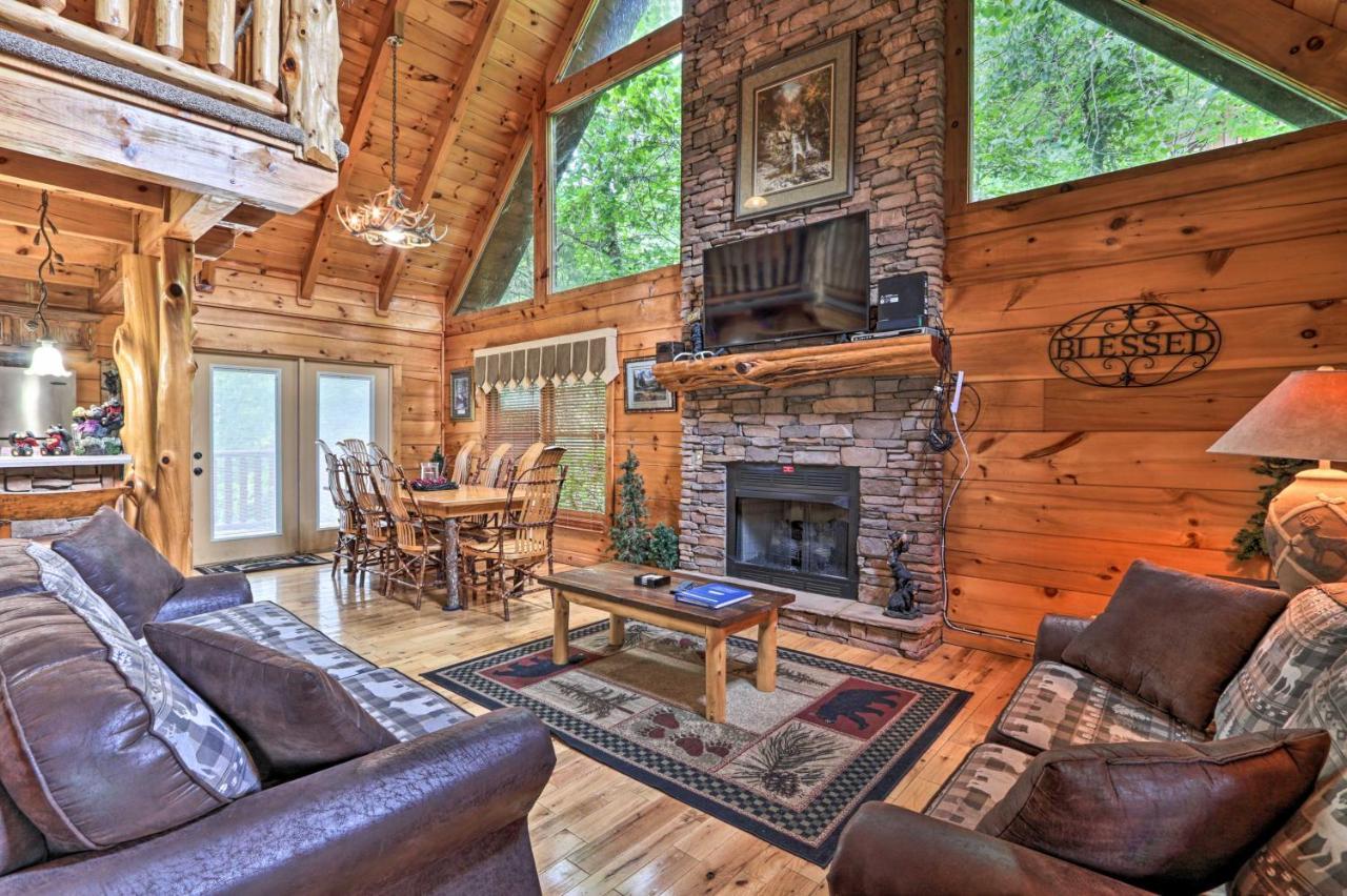 Getaway With Covered Patio And Hot Tub! * Pigeon Forge
